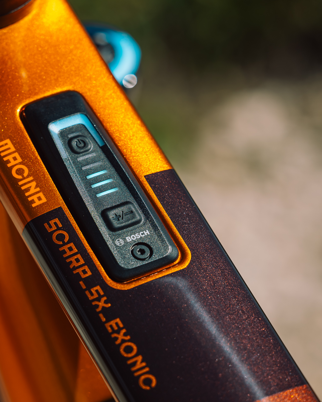 Commande Bosch intégrée au cadre du KTM Macina Scarp SX Exonic avec affichage digital