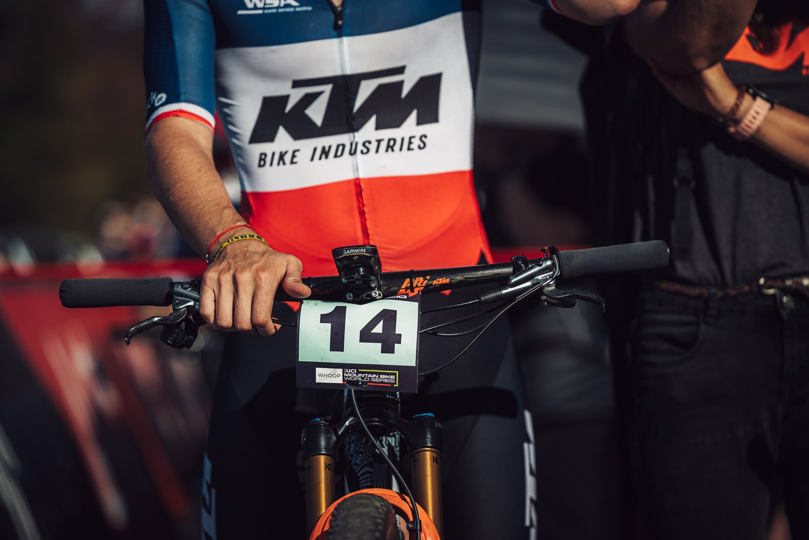 Mathis Guay en maillot de champion de France U23 sur VTT KTM Scarp Prime Evo 3 lors de la manche Coupe du Monde VTT 2024 à Lake Placid