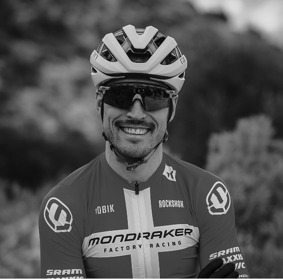 Portrait de Sebastian Fini en tenue Mondraker, champion VTT et ambassadeur Santa Madre.