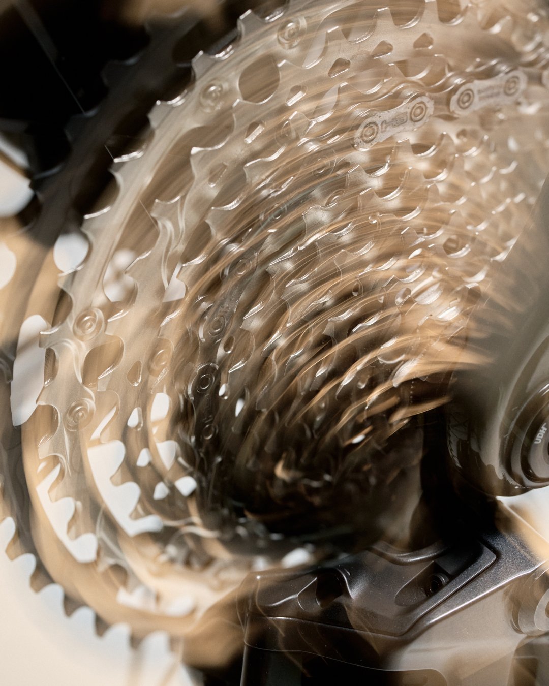 Cassette Shimano XT en rotation, transmission fluide sur le Myroon Prime de KTM