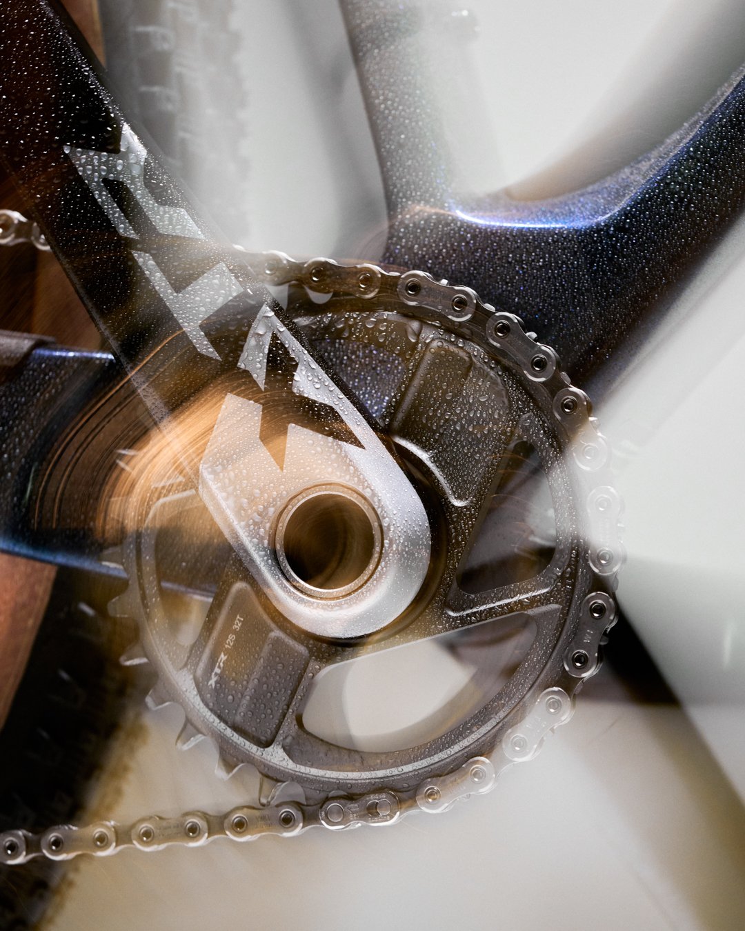 Transmission Shimano XTR en mouvement sur le KTM Myroon Exonic, fluidité maximale pour le XC