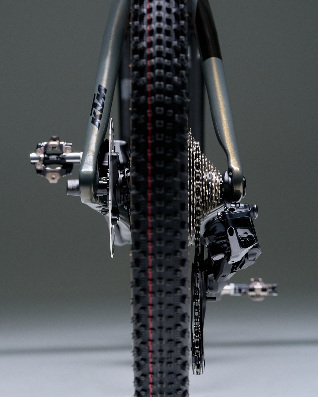 Vue arrière du Myroon Prime KTM avec dérailleur Shimano XT monté sur la roue arrière
