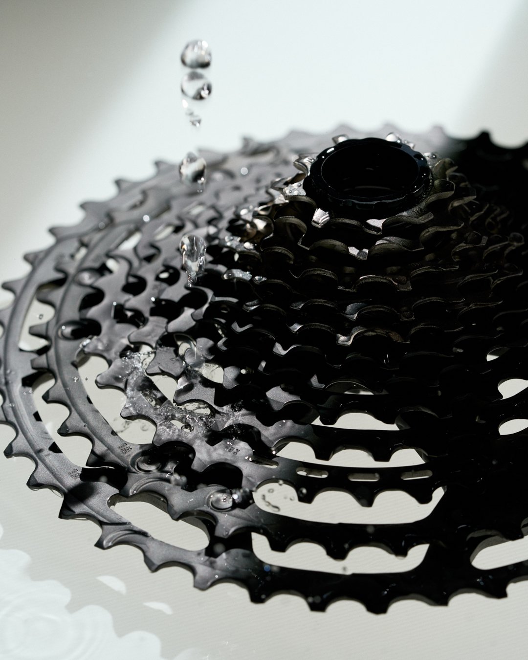 Cassette Shimano haute performance nettoyée sous l’eau, résistance à la corrosion et durabilité accrue