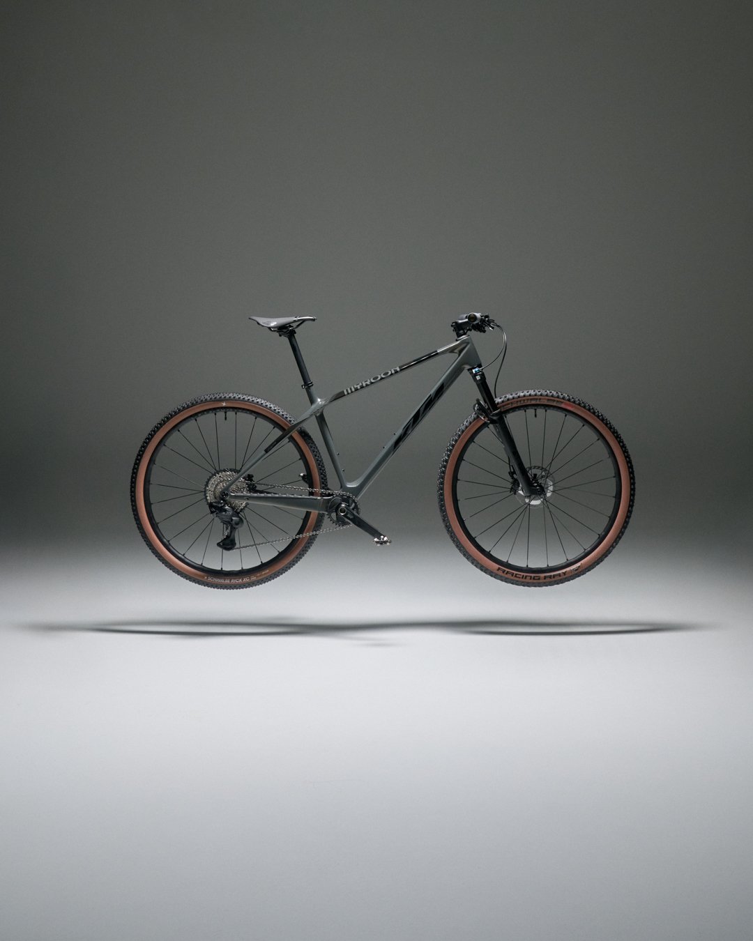 KTM Myroon Prime avec groupe Shimano Deore XT, VTT semi-rigide prêt pour le cross-country