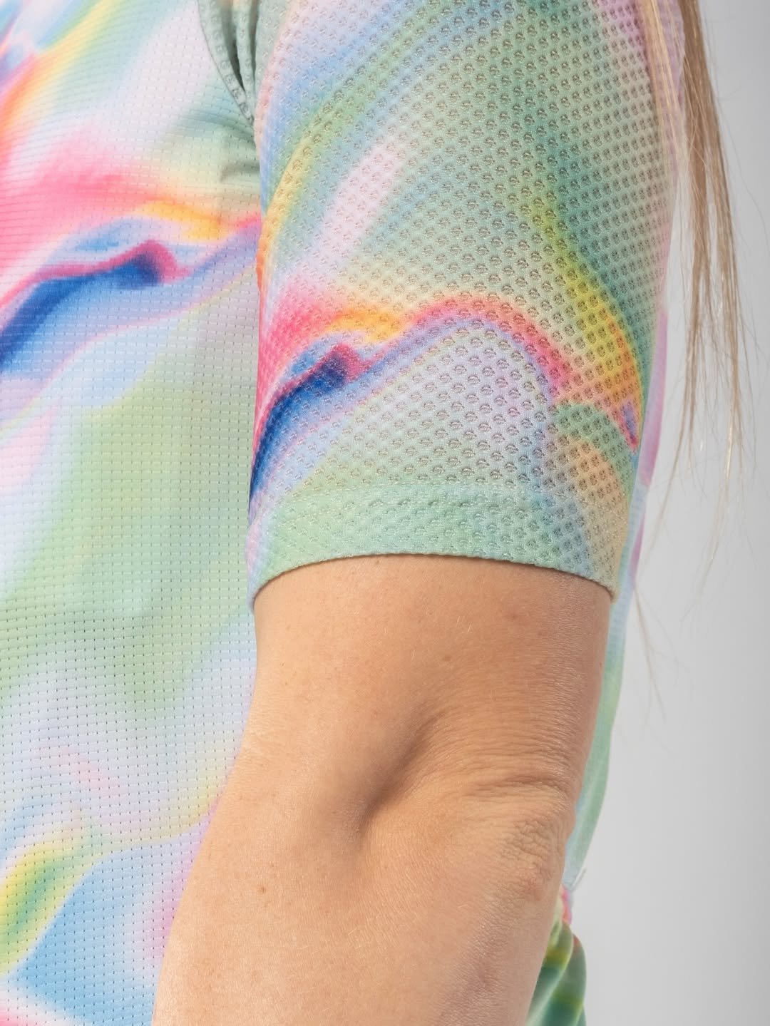 Maillot cycliste multicolore iridescent Chef de File, collection été 2025 AERO