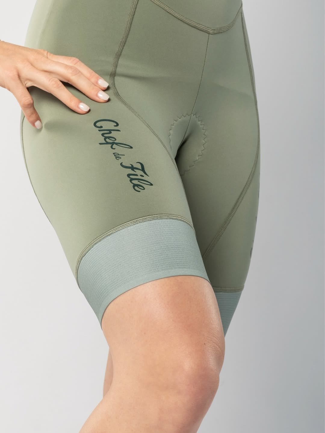 Cuissard vert olive Chef de File assorti au maillot été 2025 AERO