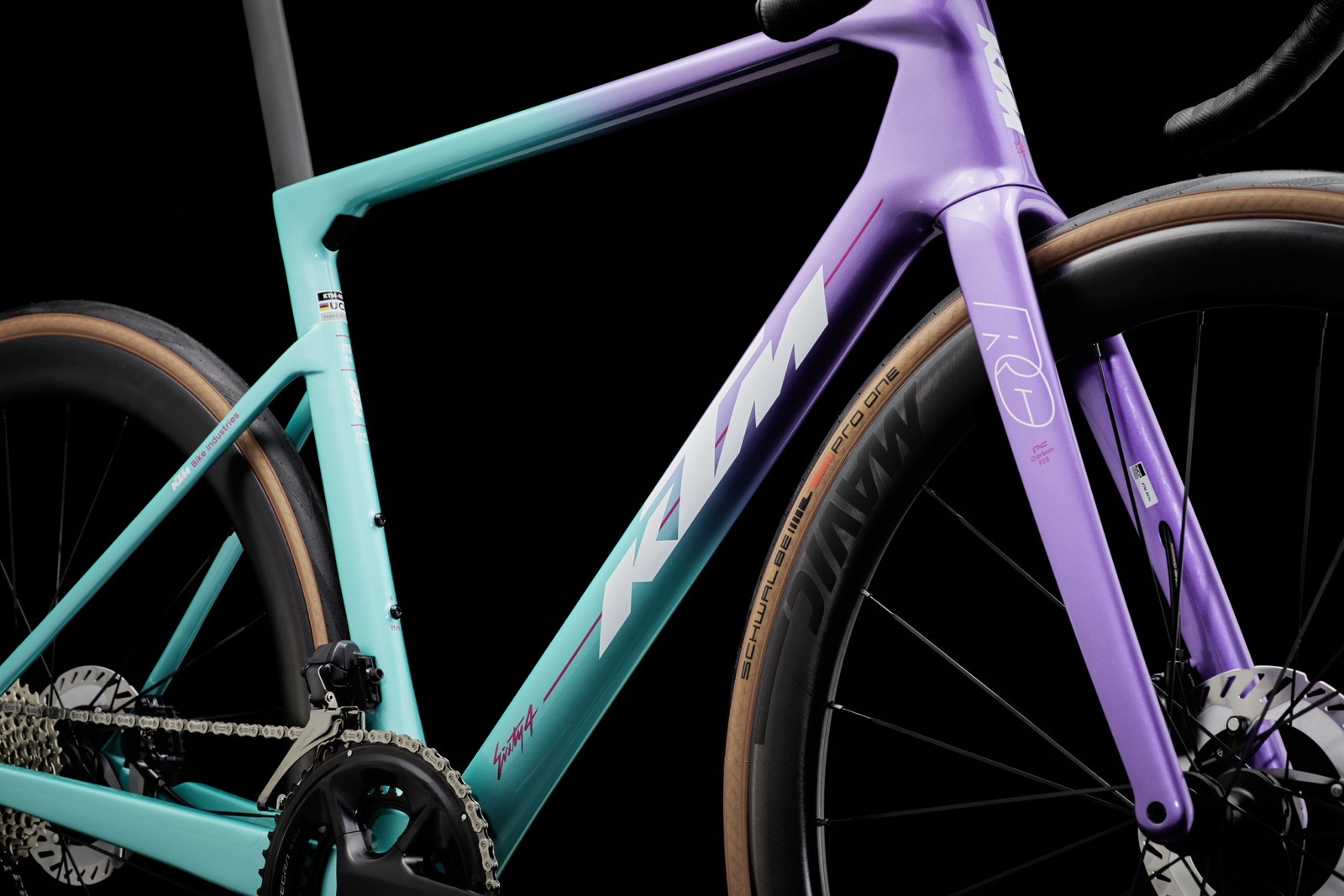 1260441115_REVELATOR_ALTO_PRIME_M_55__SMARAGD_VIOLET__WHITE_MAGENTA_DETAIL_01_3000